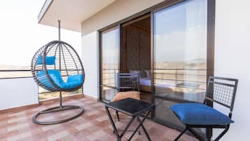Royal Suite, 1 King Bed, Mountain View, Poolside | Balcony