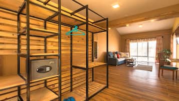 Royal Suite, 1 King Bed, Mountain View, Poolside | 1 bedroom, hypo-allergenic bedding, minibar, in-room safe