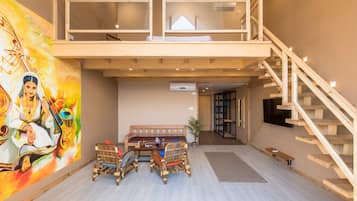 Signature Loft, 1 Queen Bed, Mountain View