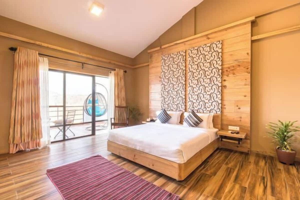 1 bedroom, hypo-allergenic bedding, minibar, in-room safe