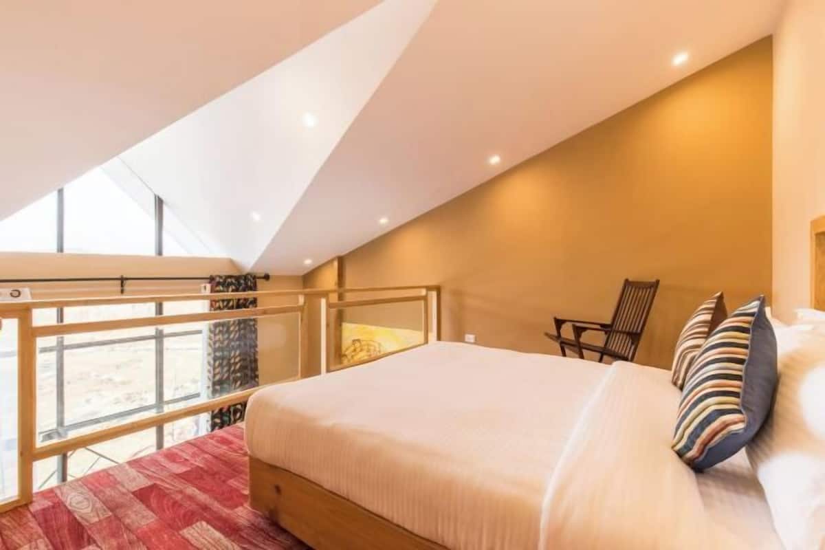 1 bedroom, hypo-allergenic bedding, minibar, in-room safe