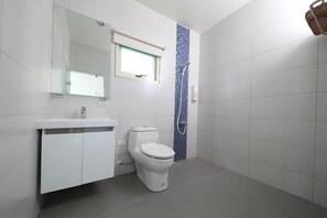 Free toiletries, hair dryer, towels - Ocean Sky Homestay (Toucheng)
