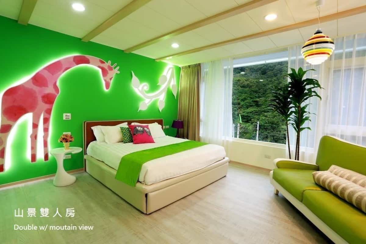 Suite with Mountain View | Desk, WiFi (free), bed sheets