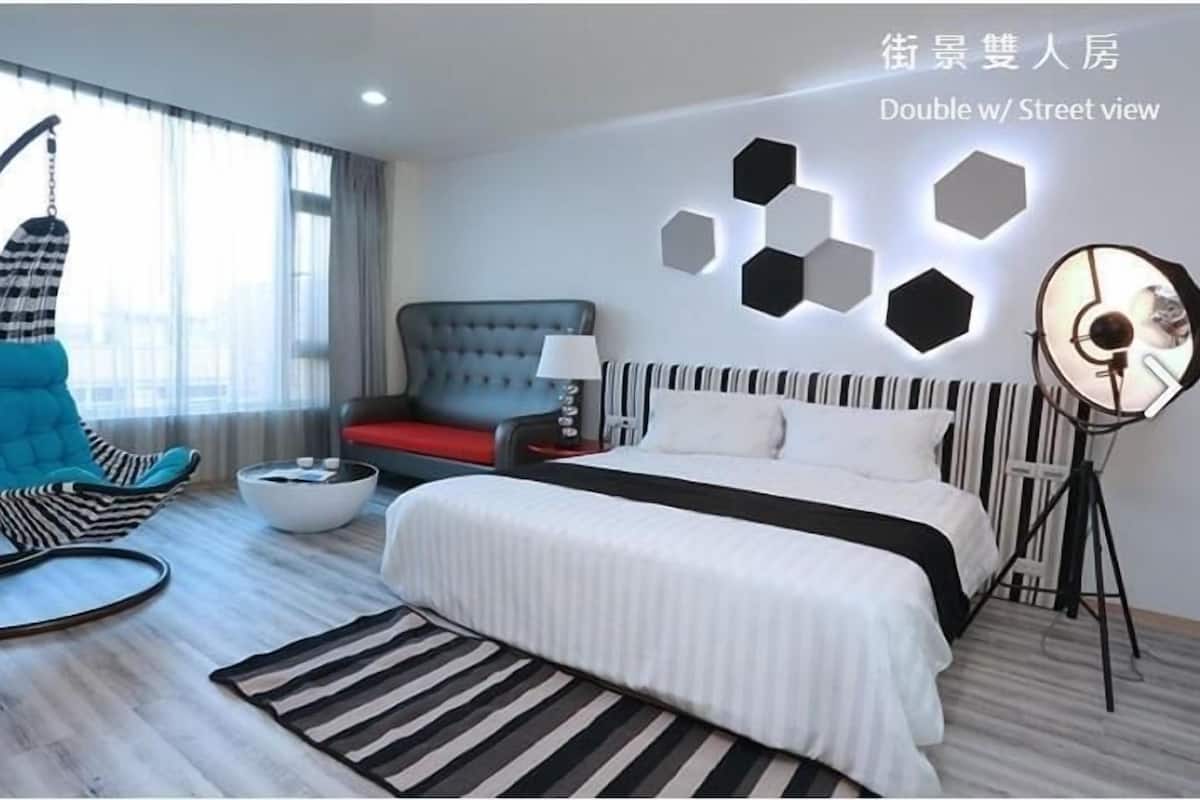 Suite, Non Smoking, Balcony | Desk, free WiFi, bed sheets