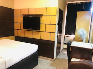 In-room safe, desk, free WiFi, bed sheets