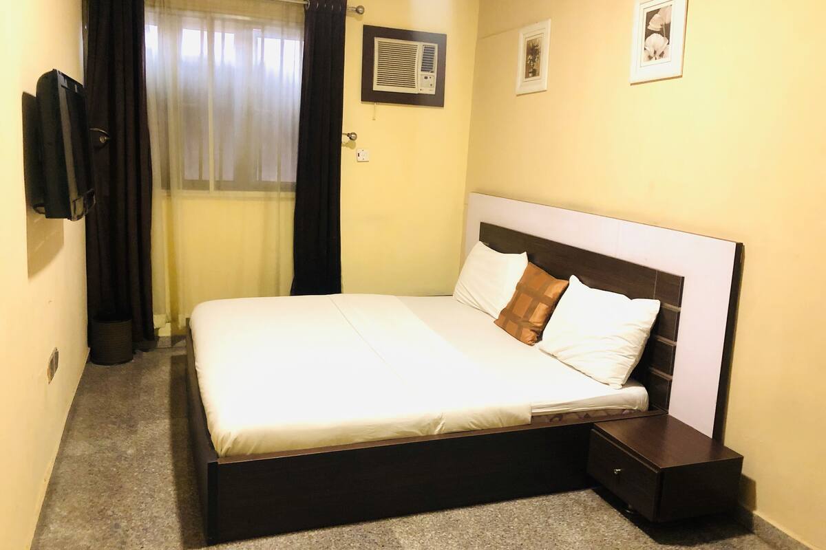 Caja de seguridad en la habitación, escritorio y wifi gratis