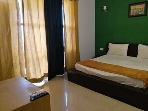 Deluxe Apartment | Desk, soundproofing - Ambrosia Service Apartment (Gurugram)