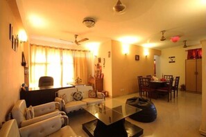 Lobby sitting area - Ambrosia Service Apartment (Gurugram)