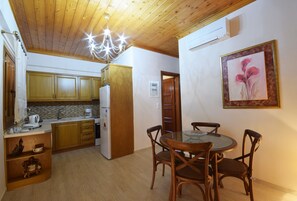 Fridge, oven, stovetop, coffee/tea maker - Driopes Villas (Pylos-Nestoras)