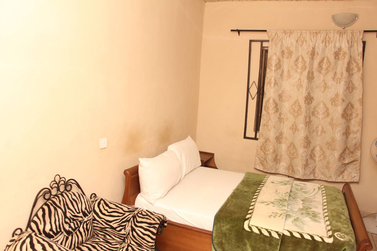 Exclusive Room, 1 Queen Bed, Non Smoking | Minibar, free WiFi