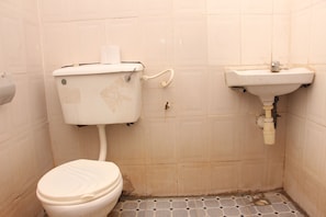 Exclusive Room, 1 Queen Bed, Non Smoking | Bathroom | Shower, rainfall showerhead