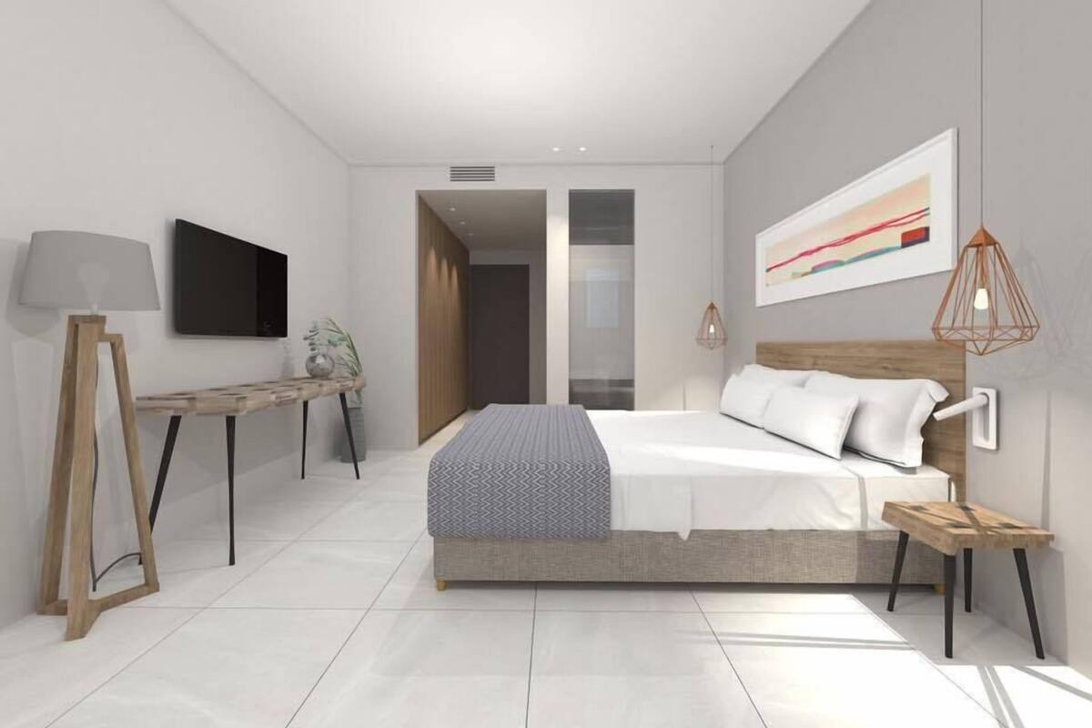 Minibar, free WiFi, bed sheets
