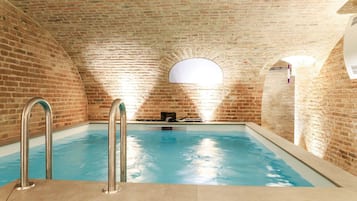 1 treatment room, massages