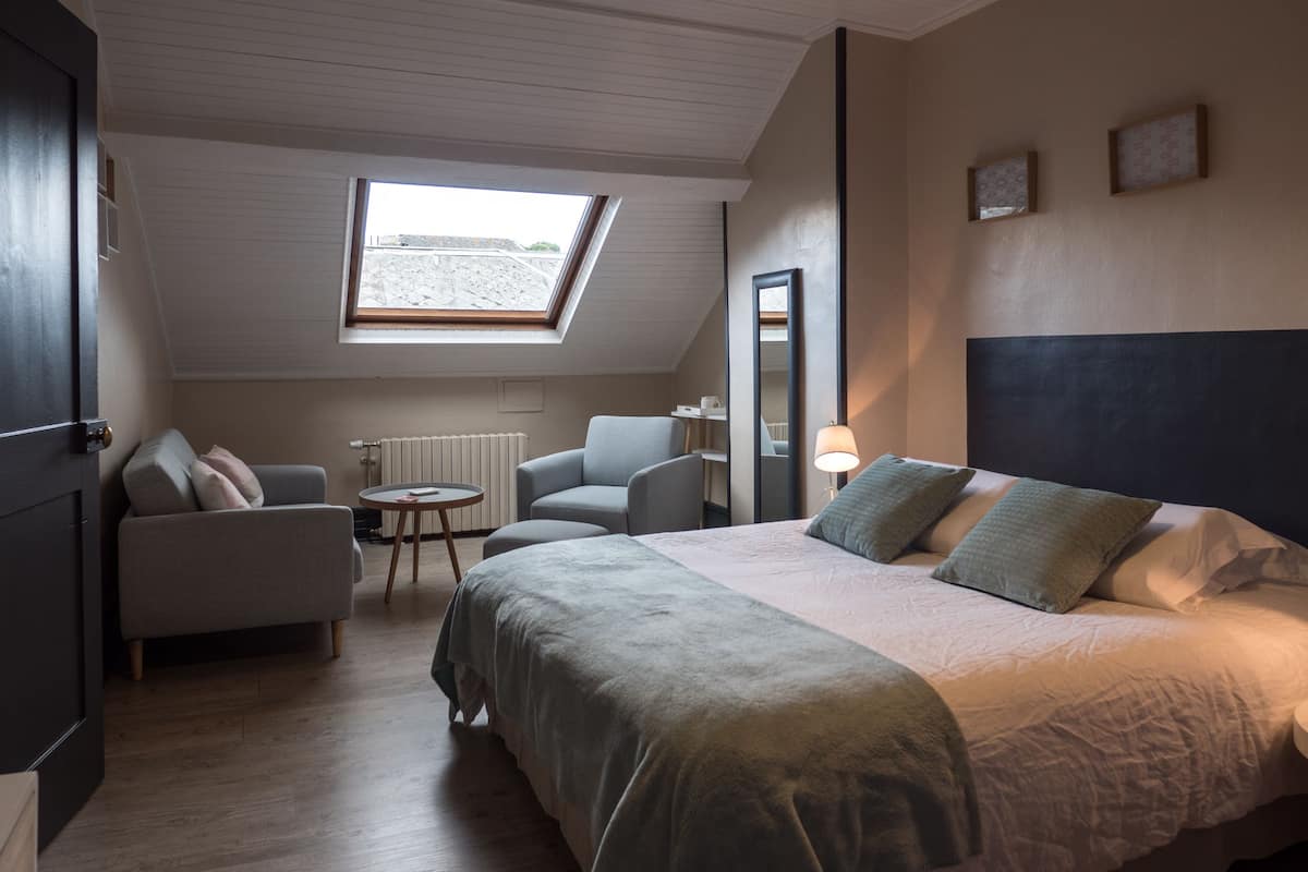 Suite familiar (Perret) | Cortinas opacas, tabla de planchar con plancha, wifi gratis