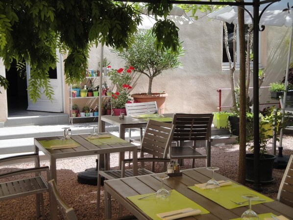 Lunch and dinner served - Hôtel Le Marronnier (Tramayes)