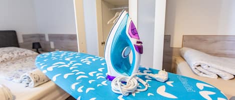 Family Apartment, Multiple Beds, Non Smoking | Room amenity