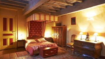 Individueel gedecoreerd, individueel gemeubileerd, een bureau