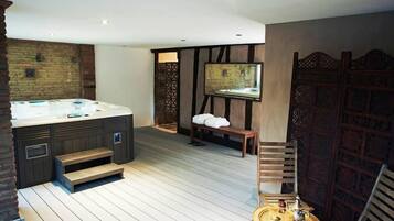 Bañera de hidromasaje interior