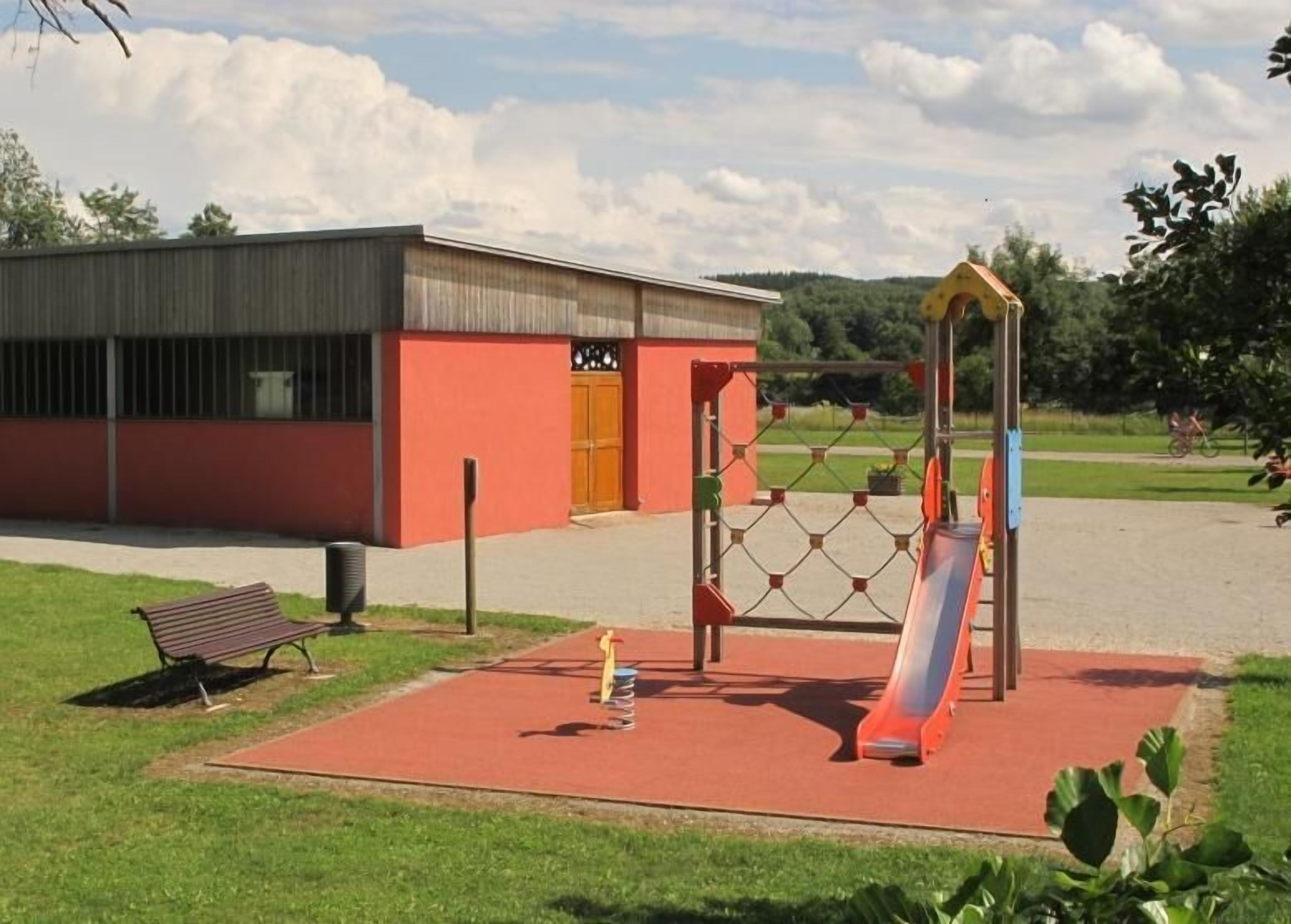 Tempat bermain anak - outdoor