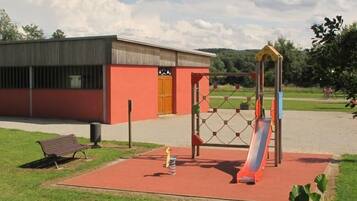 Tempat bermain anak - outdoor