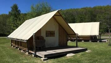 Tent, 3 Bedrooms, Non Smoking (Trapeur) | Terrace/patio