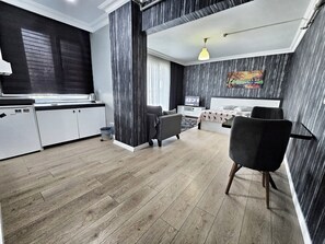 Premium bedding, individually decorated, individually furnished, desk - Alme Suite (Istanbul)