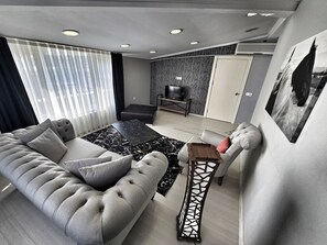 Living area - Alme Suite (Istanbul)