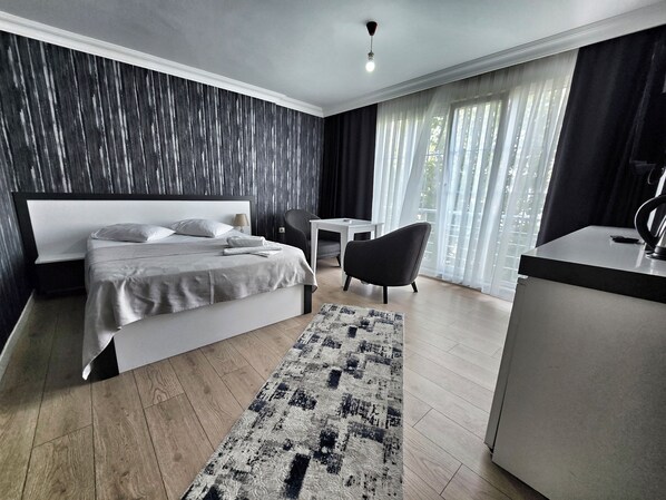 Premium bedding, individually decorated, individually furnished, desk - Alme Suite (Istanbul)