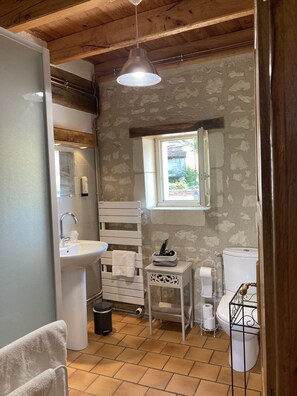 A compact bathroom with a white sink, a towel rack, a small window, and a toilet. - Auberge de Crissay (Crissay-sur-Manse)