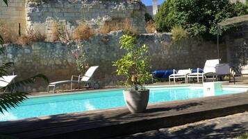 Seasonal outdoor pool, open 8:00 AM to 9:00 PM, pool loungers