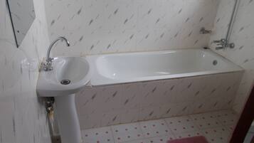 Combined shower/tub, deep soaking tub, rainfall showerhead