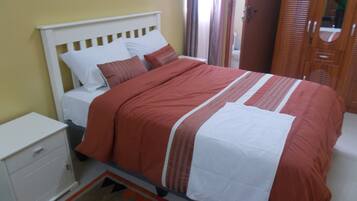 Standard-Zweibettzimmer, Nichtraucher | Individuell dekoriert, individuell eingerichtet, Schreibtisch