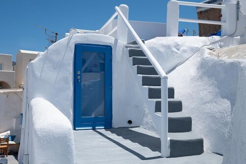 Tholos Villa Oia Santorini