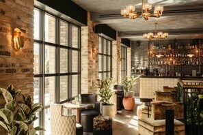 2 bars/lounges - The Hoxton, Southwark (London)