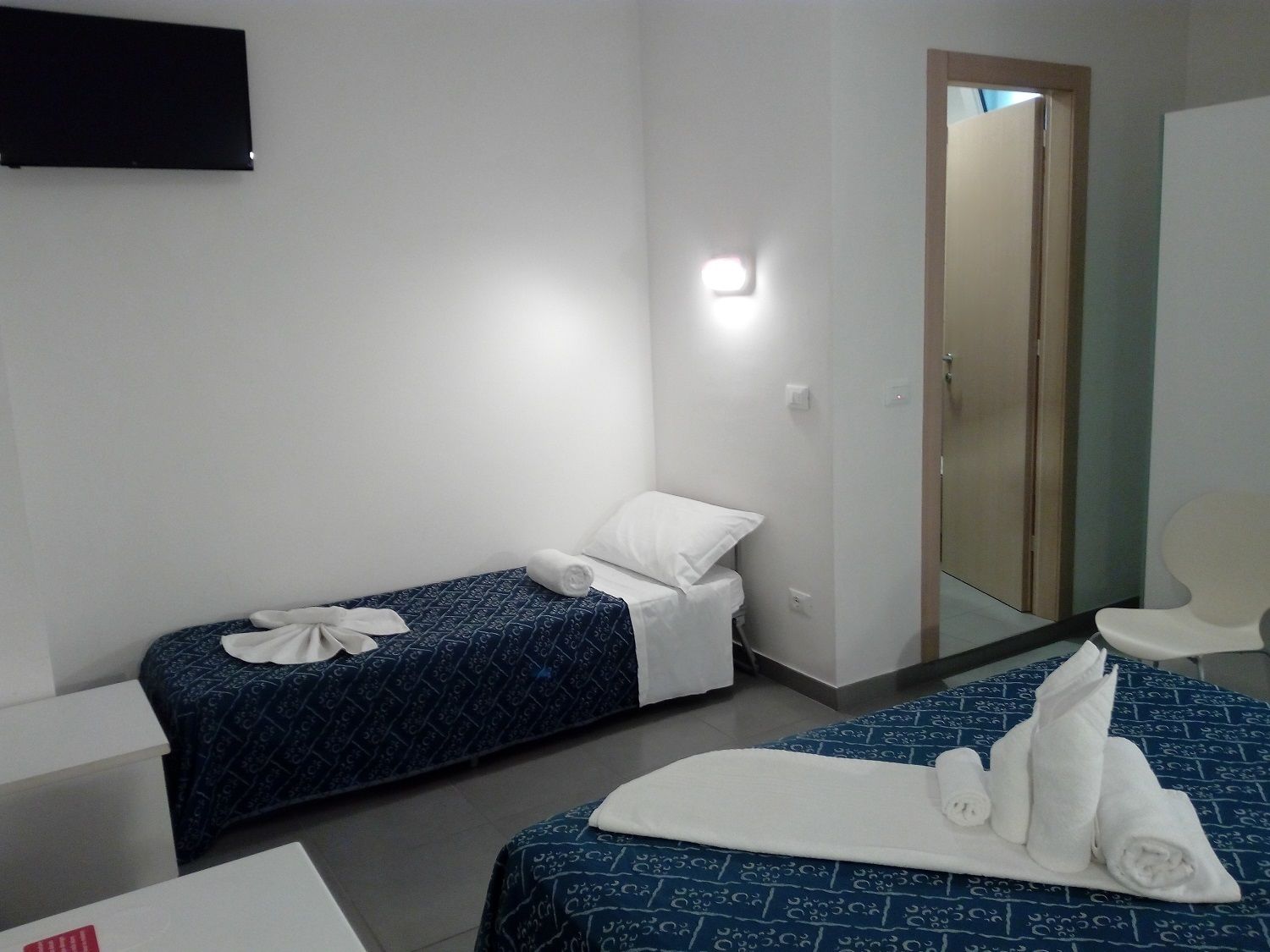 in-room safe, desk, free wifi, bed sheets