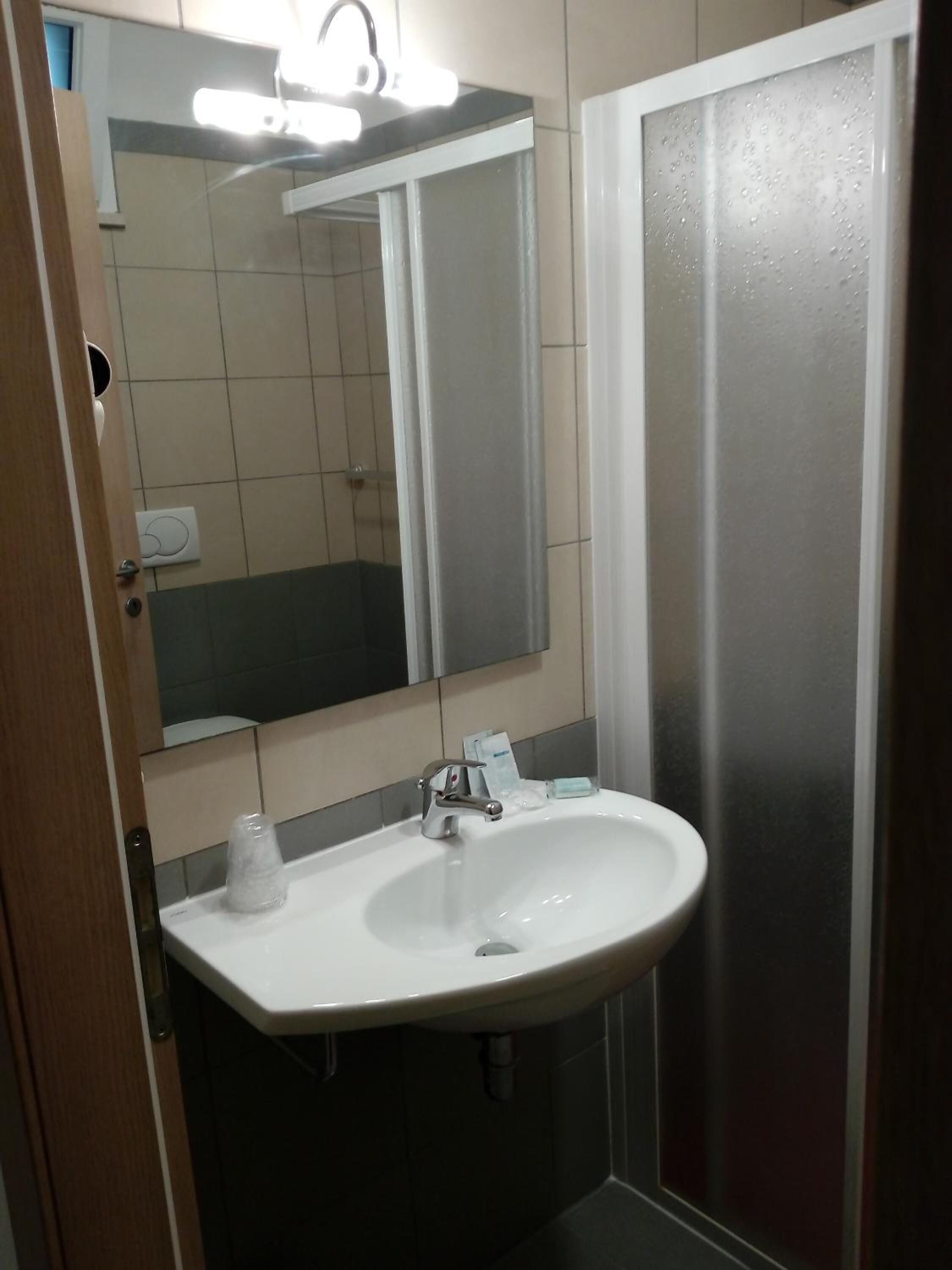 shower, rainfall showerhead, hair dryer, bidet