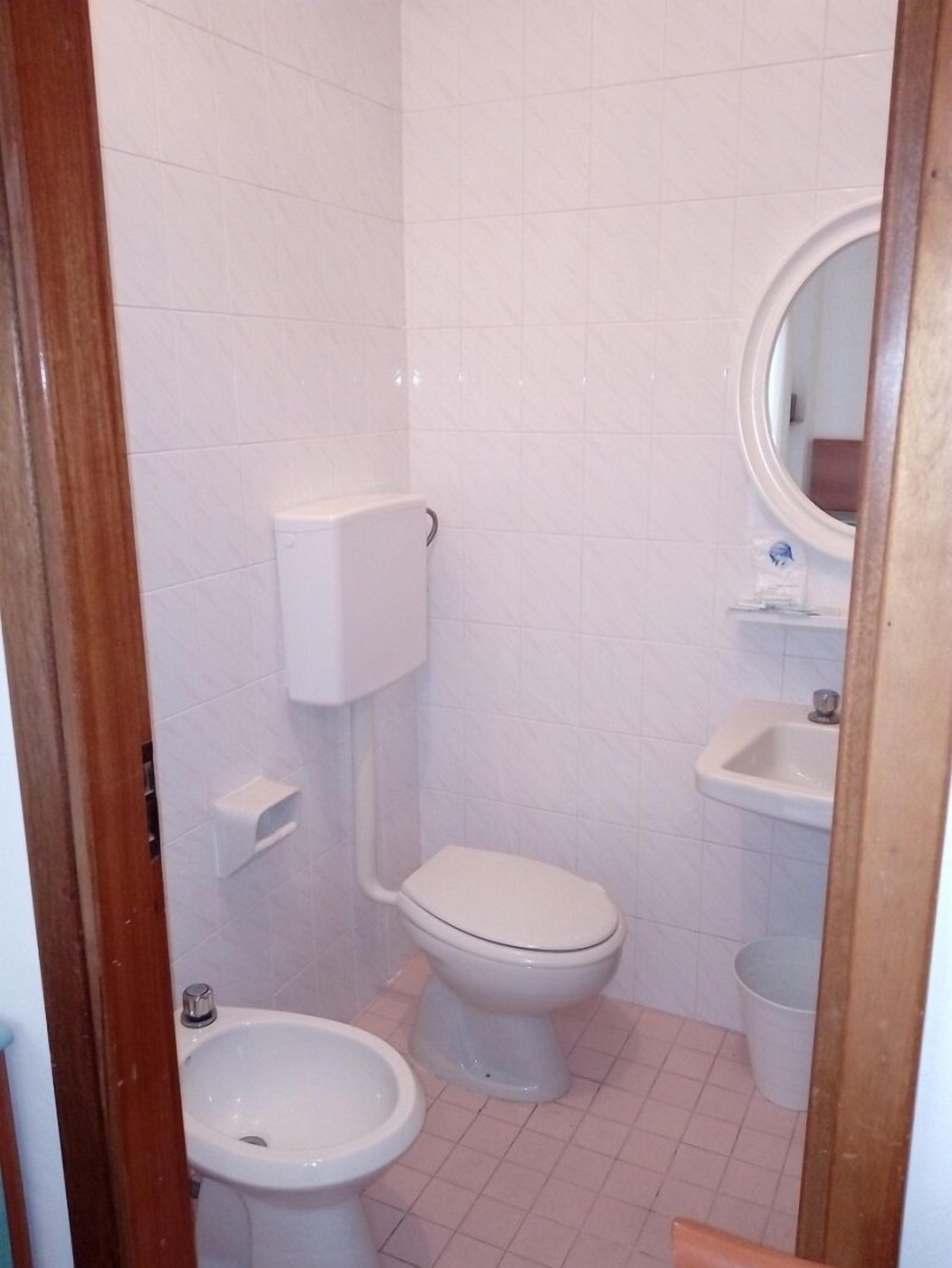 shower, rainfall showerhead, hair dryer, bidet