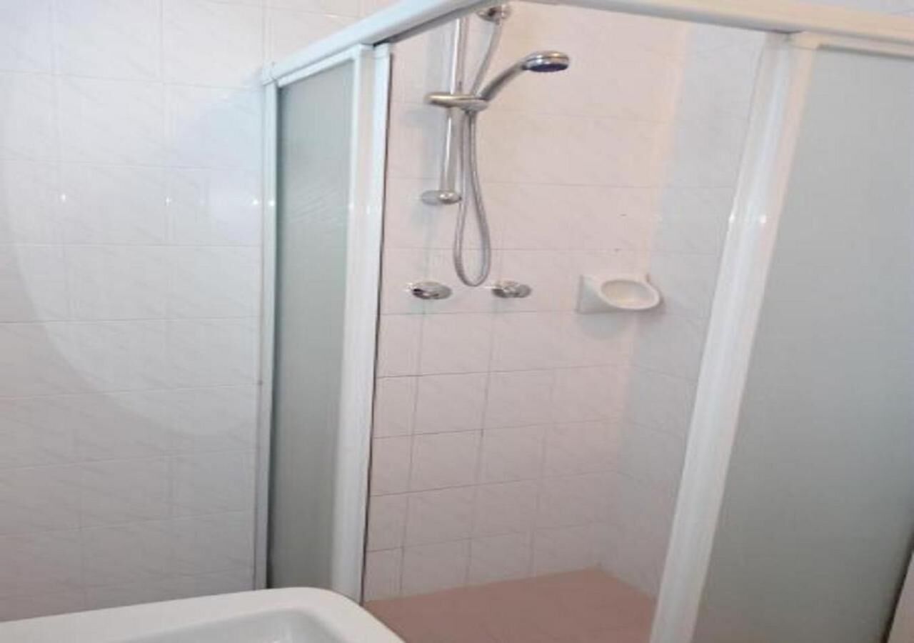 shower, rainfall showerhead, hair dryer, bidet