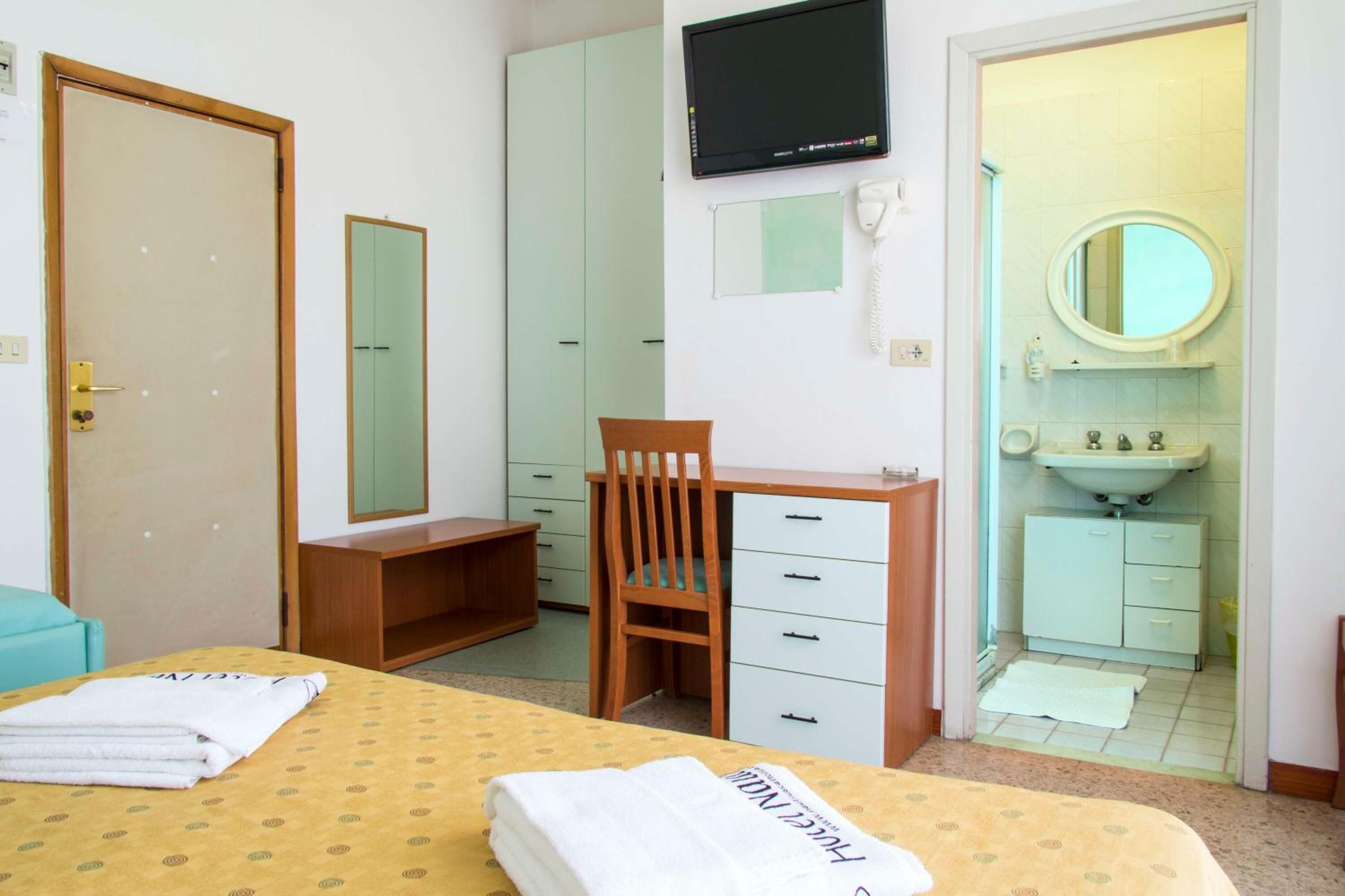 in-room safe, desk, free wifi, bed sheets