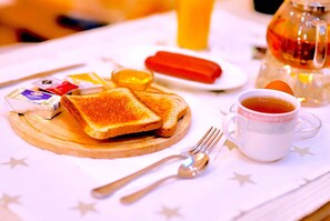 Kontinental frukost varje dag (RUB 300 per person)