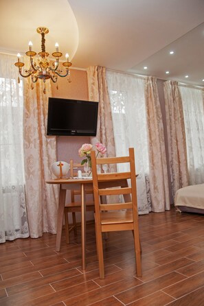 Departamento estándar, 1 cama King size, para no fumadores | Ropa de cama de alta calidad y caja de seguridad en la habitación 