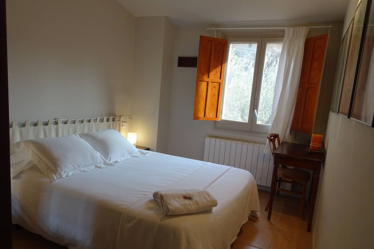 Doppelzimmer | Verdunkelungsvorhänge, kostenlose Babybetten, Zustellbetten