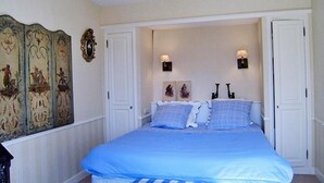 Kamar Double Romantis (Le Collectionneur) | Seprai premium, setrika/meja setrika, dan tempat tidur bayi gratis