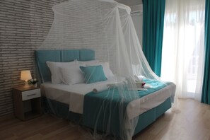 Quarto família | 1 quarto, escrivaninha, cortinas blackout, ferros/tábuas de passar roupa