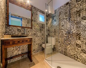 Een douche, gratis toiletartikelen