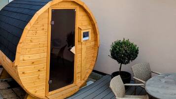 Superior-Apartment | Allergikerbettwaren, Zimmersafe, Verdunkelungsvorhänge