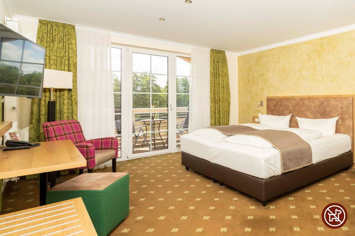 hypo-allergenic bedding, in-room safe, desk, blackout curtains