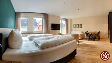 Junior-Studio, 1 Schlafzimmer | Allergikerbettwaren, Zimmersafe, Schreibtisch, Verdunkelungsvorhänge