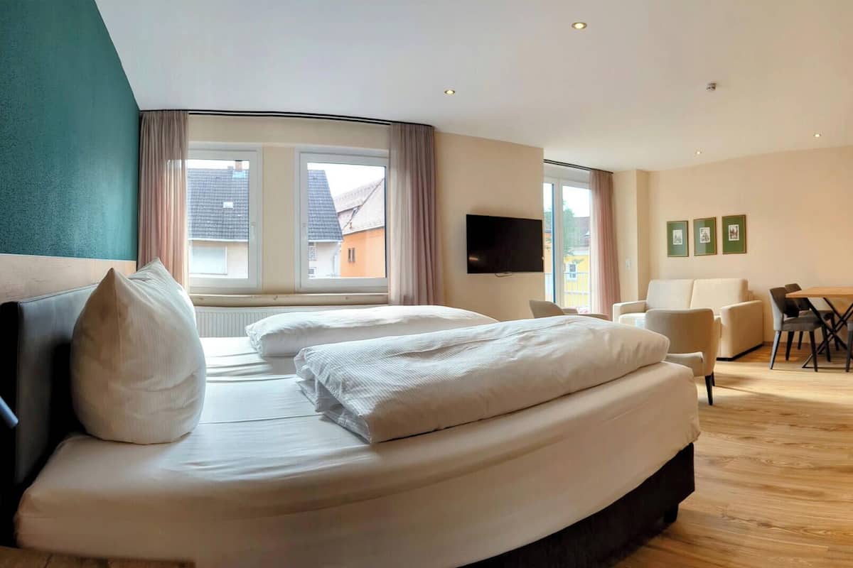 Estudio junior, 1 habitación | Ropa de cama hipoalergénica y caja de seguridad en la habitación