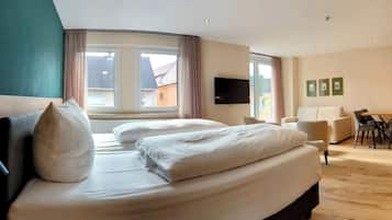 Junior Studio, 1 Bedroom | Hypo-allergenic bedding, in-room safe, blackout drapes, soundproofing